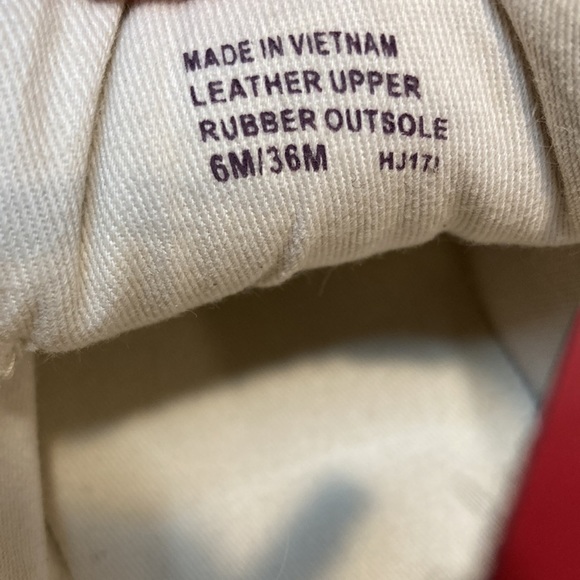 Micheal Kors gold size 6 “poppy” lace up. Metallic leather uppers. Worn once. - Picture 7 of 7